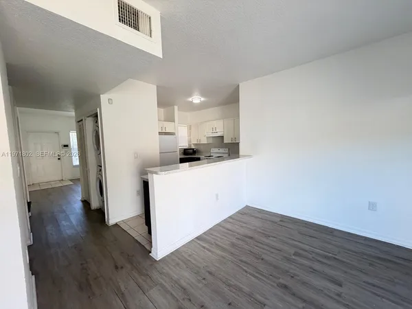 $2,100 | 972 Southwest 6th Avenue, Florida City, FL 33034