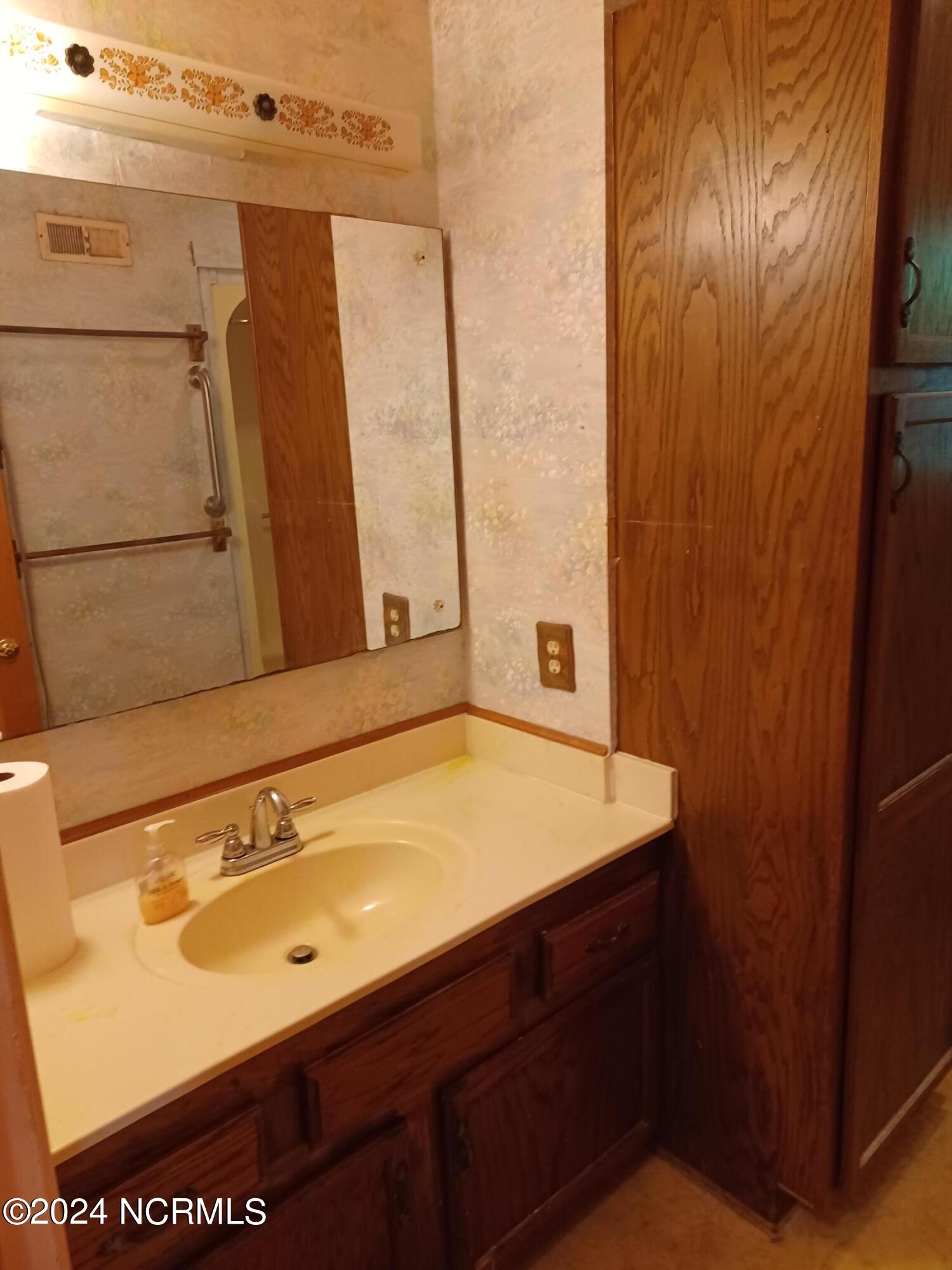 115 Bill Stroud Road Kinston, NC 28504 - Photo 12 of 26 Full bath