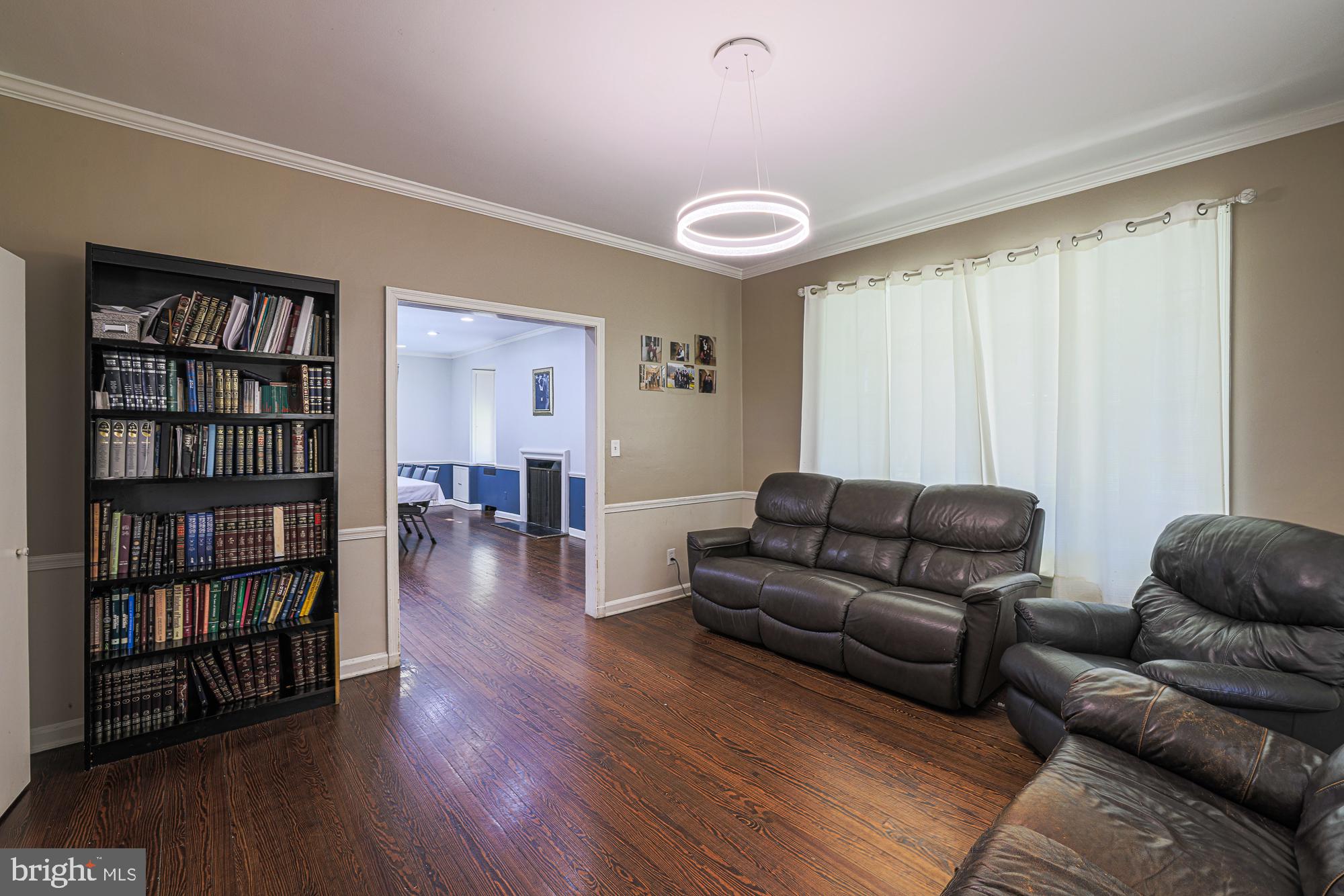 3305 Bancroft Road Baltimore, MD 21215 - Photo 27 of 61 Cozy living space with natural light.