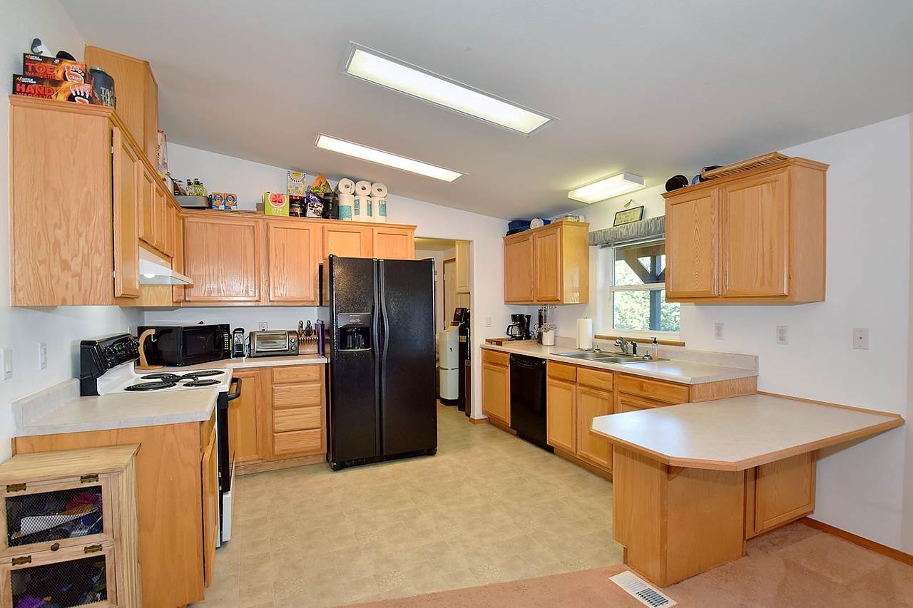 28921 North Conklin Road Chattaroy, WA 99003 - Photo 8 of 20