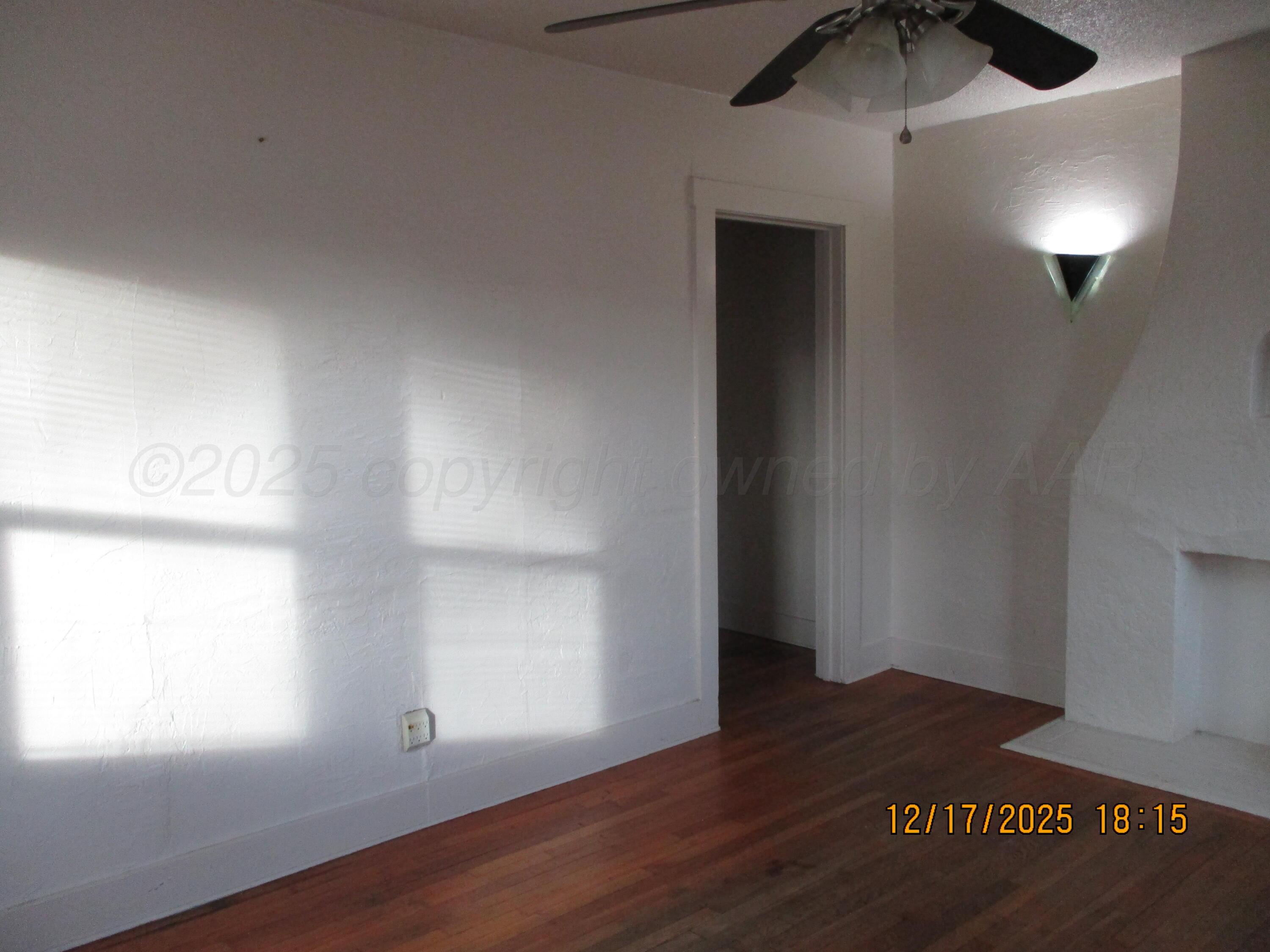 1402 B Southwest 13th Avenue Amarillo, TX 79102 - Photo 2 of 8 Living Room