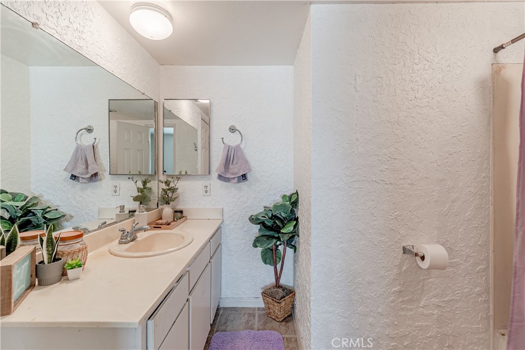 10654 White Oak Drive Riverside, CA 92505 - Photo 15 of 29 a bathroom with a sink a toilet and a mirror