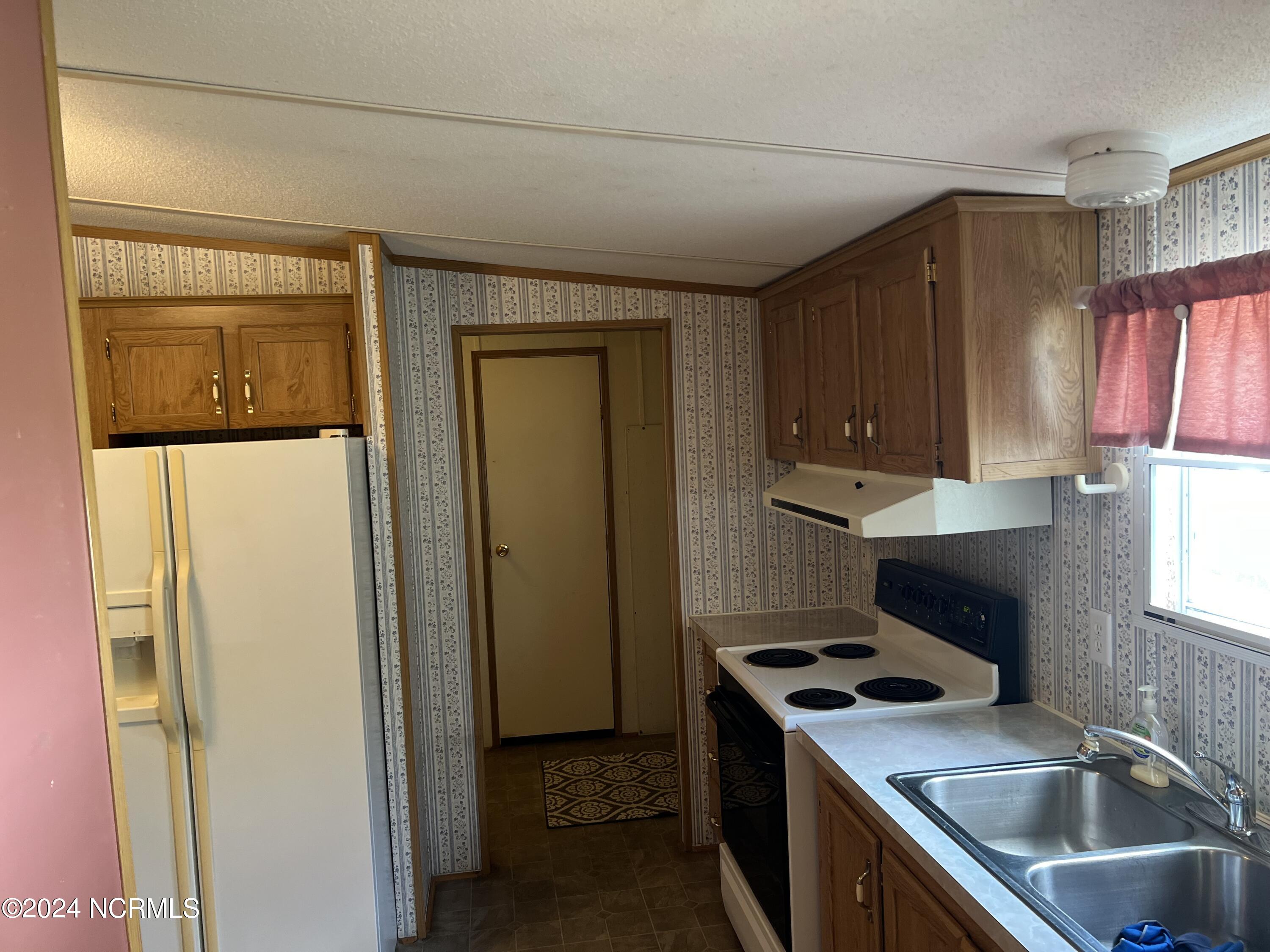 4345 Colonial Road Tarboro, NC 27886 - Photo 11 of 32 IMG_2218