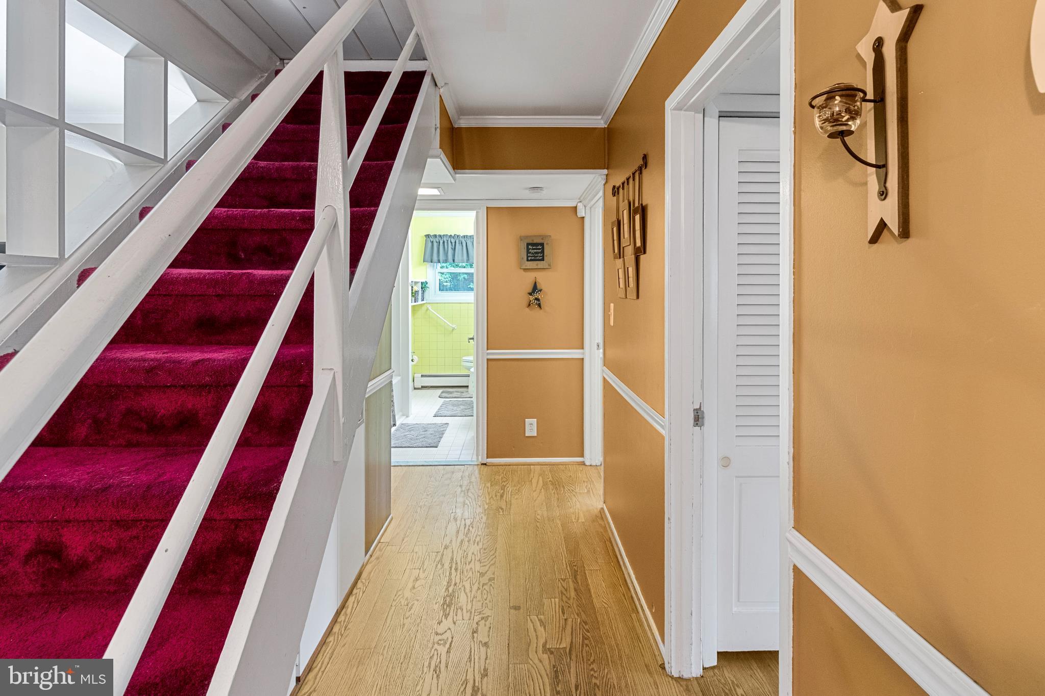 39 Round Hill Road Levittown, PA 19056 - Photo 13 of 31 Hallway