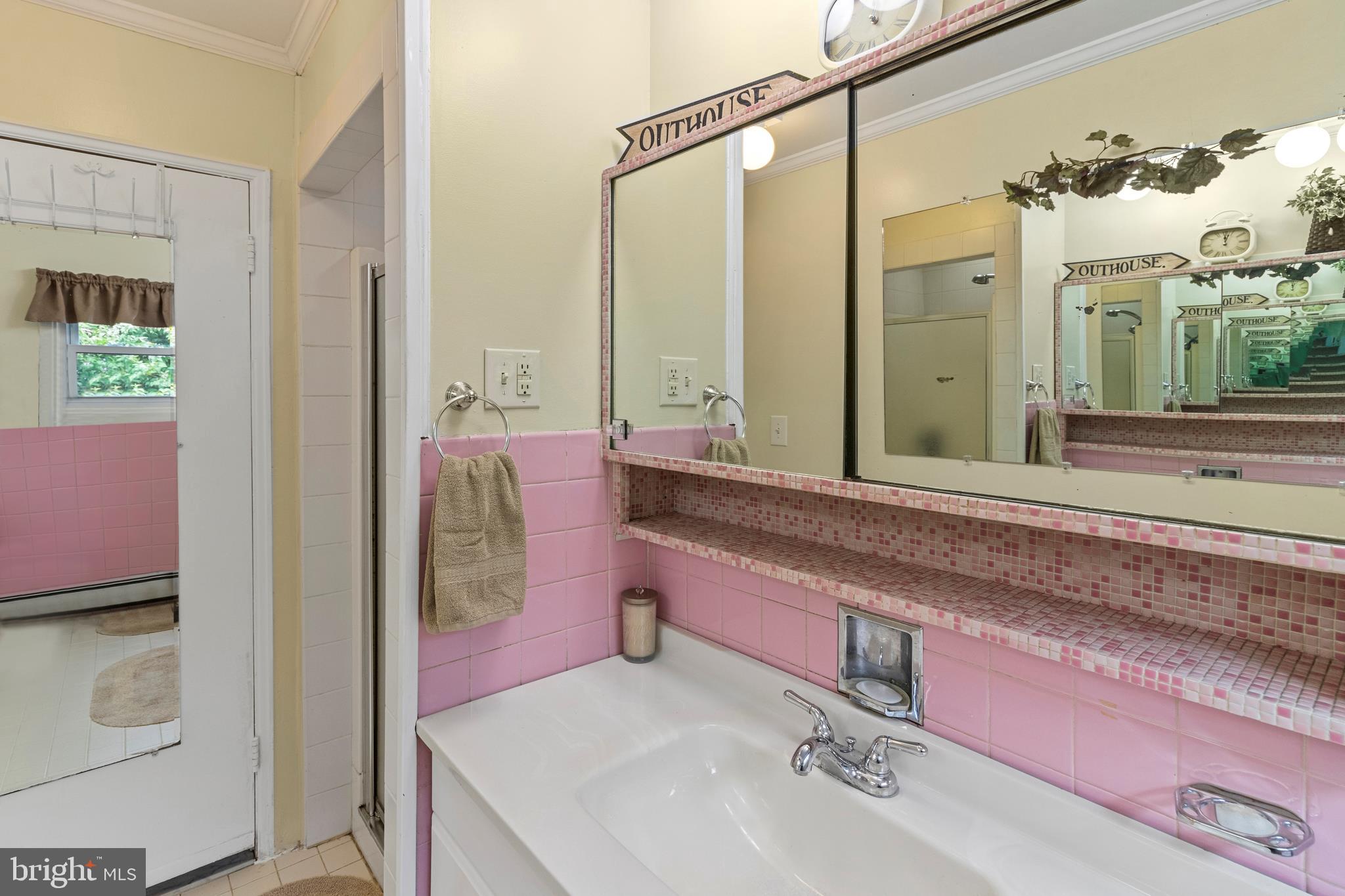 39 Round Hill Road Levittown, PA 19056 - Photo 17 of 31 Master Bath
