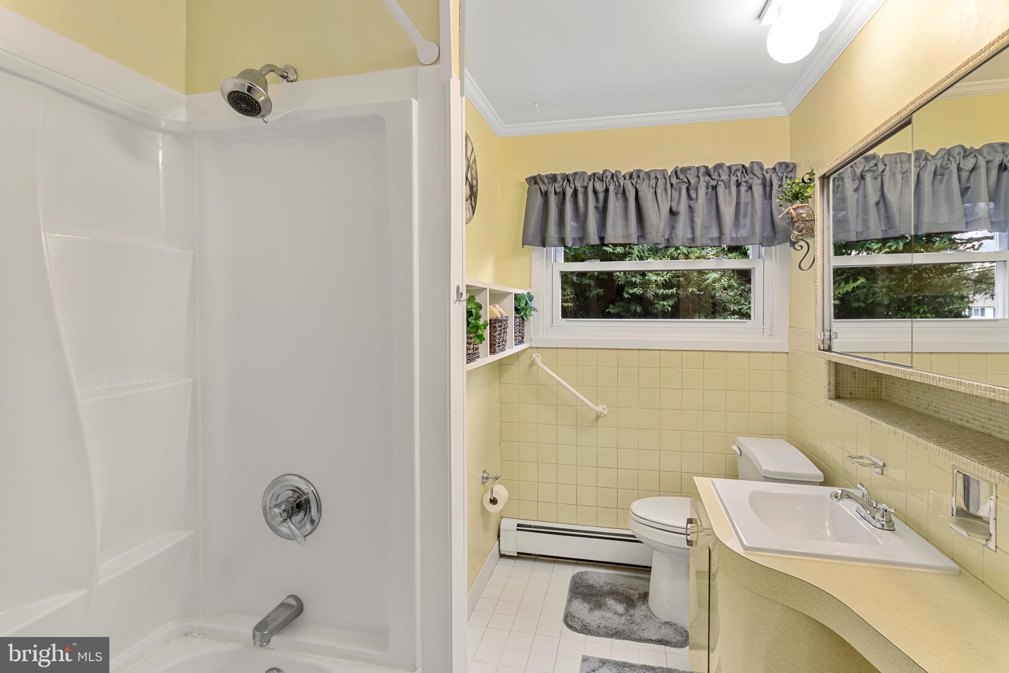 39 Round Hill Road Levittown, PA 19056 - Photo 23 of 31 2nd Full Bath