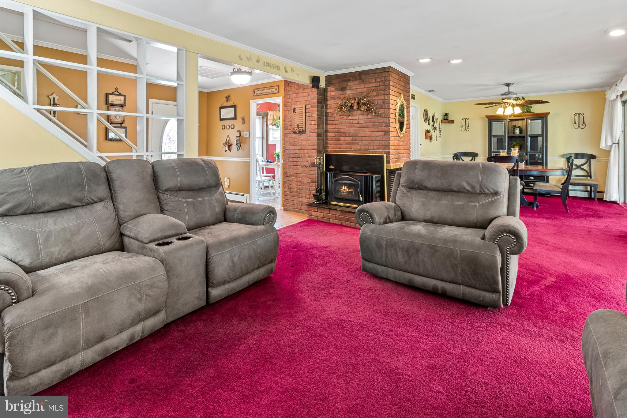 39 Round Hill Road Levittown, PA 19056 - Photo 9 of 31 Living Room with Fireplace Insert