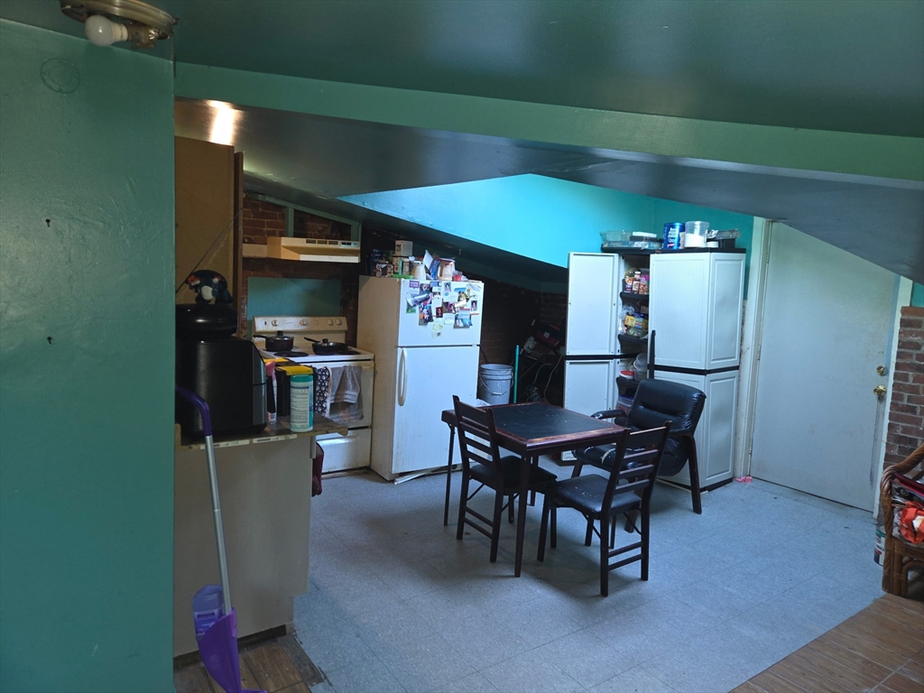 40 Byers Street Springfield, MA 01105 - Photo 12 of 19