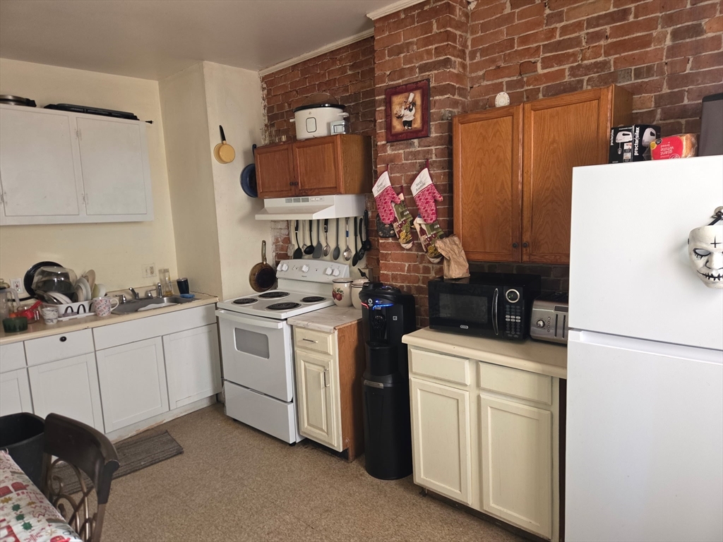 40 Byers Street Springfield, MA 01105 - Photo 15 of 19