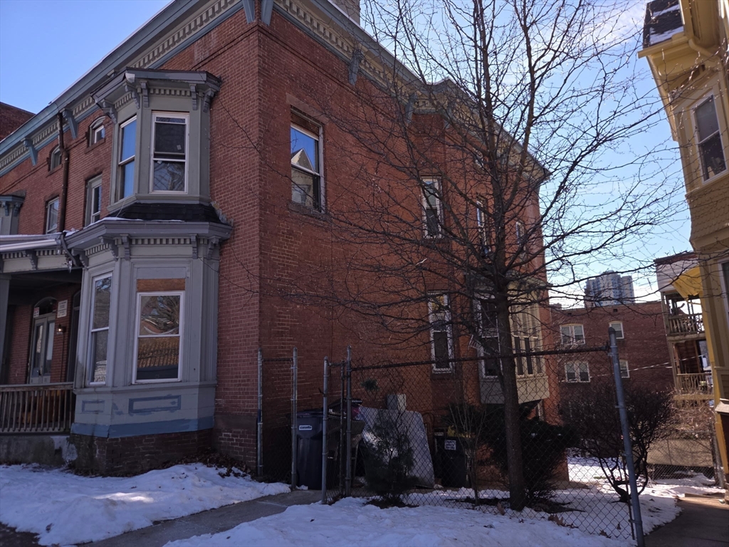 40 Byers Street Springfield, MA 01105 - Photo 2 of 19