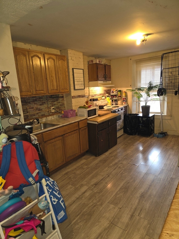 40 Byers Street Springfield, MA 01105 - Photo 3 of 19