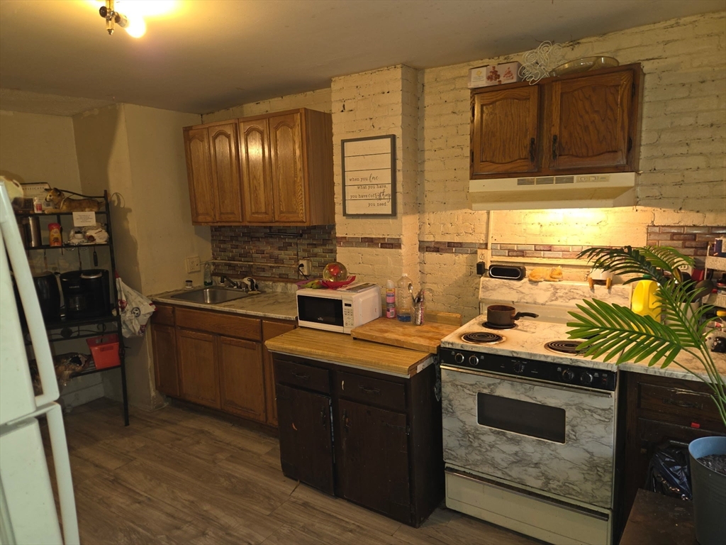 40 Byers Street Springfield, MA 01105 - Photo 4 of 19