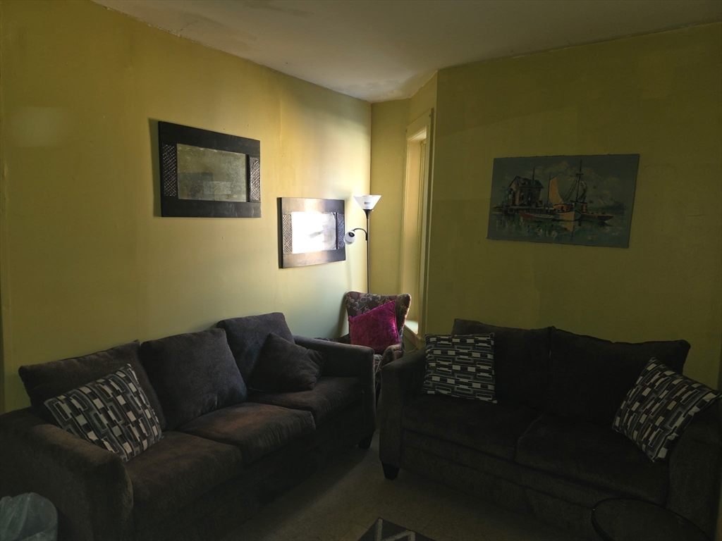 40 Byers Street Springfield, MA 01105 - Photo 5 of 19