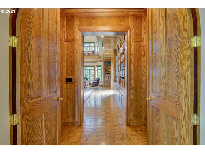 22833 Southwest Mountain Road West Linn, OR 97068 - Photo 13 of 32 Gallery Image 13