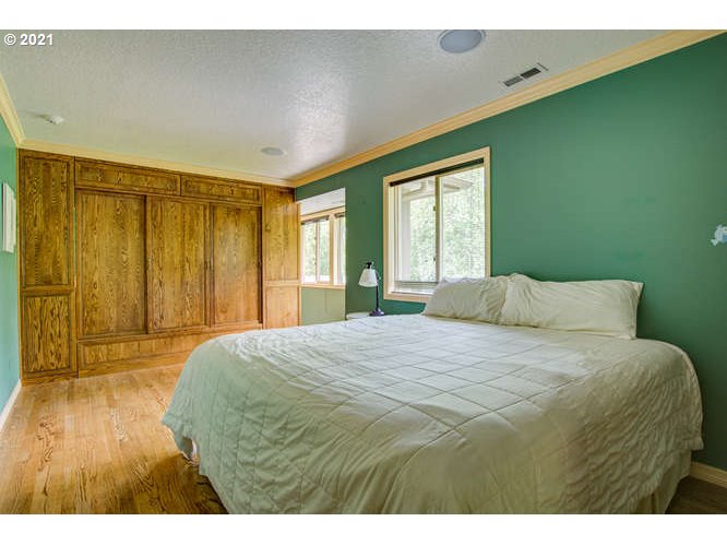 22833 Southwest Mountain Road West Linn, OR 97068 - Photo 19 of 32 Gallery Image 19