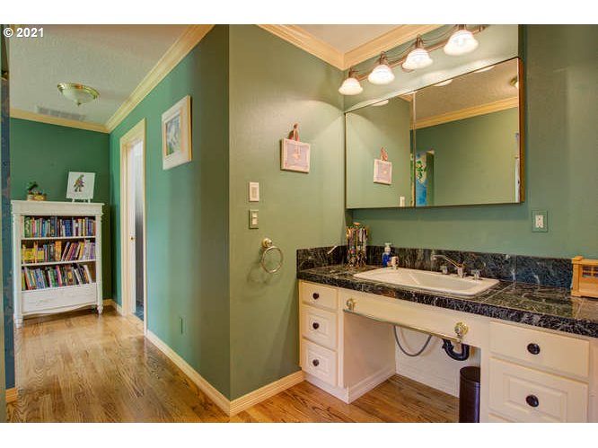 22833 Southwest Mountain Road West Linn, OR 97068 - Photo 20 of 32 Gallery Image 20