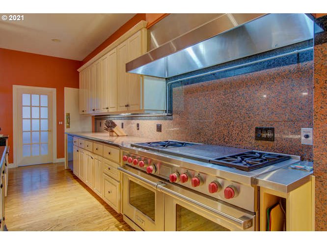 22833 Southwest Mountain Road West Linn, OR 97068 - Photo 9 of 32 Gallery Image 9