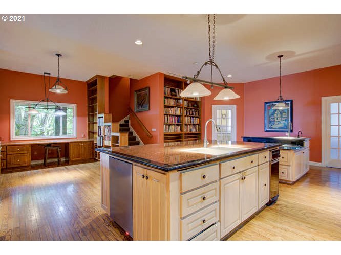 22833 Southwest Mountain Road West Linn, OR 97068 - Photo 10 of 32 Gallery Image 10
