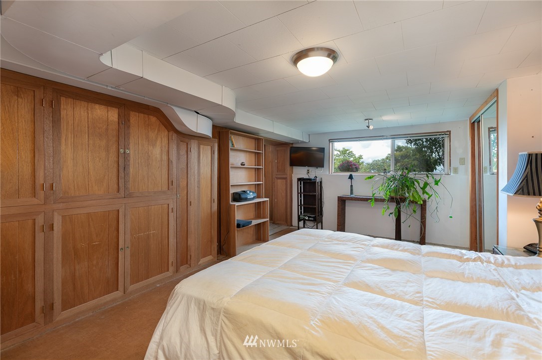 6712 42nd Avenue Southwest Seattle, WA 98136 - Photo 18 of 19 a bedroom with a large bed and a window