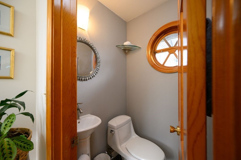 54 Standish Road Quincy, MA 02171 - Photo 10 of 31 Gallery Image 10