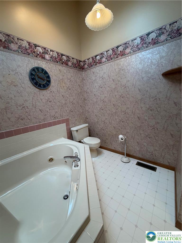 4165 Alder Road Bethlehem, PA 18020 - Photo 17 of 24