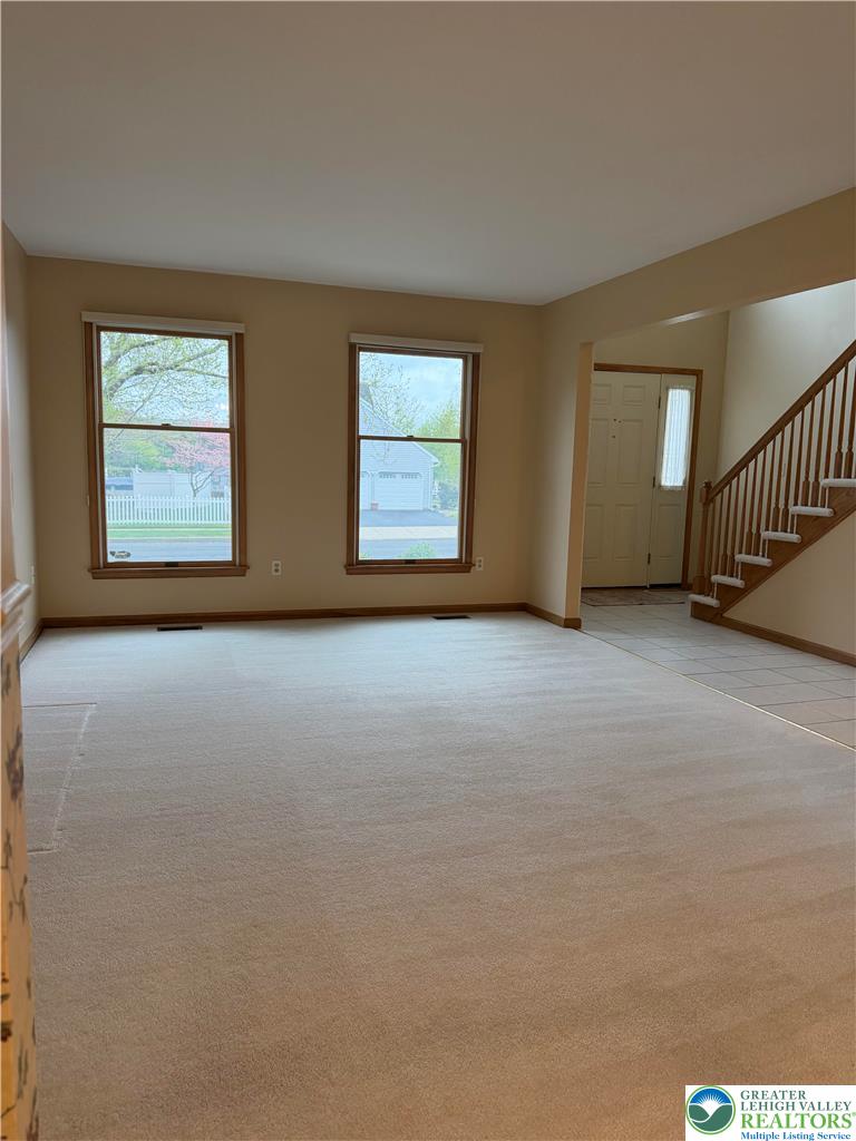 4165 Alder Road Bethlehem, PA 18020 - Photo 4 of 24