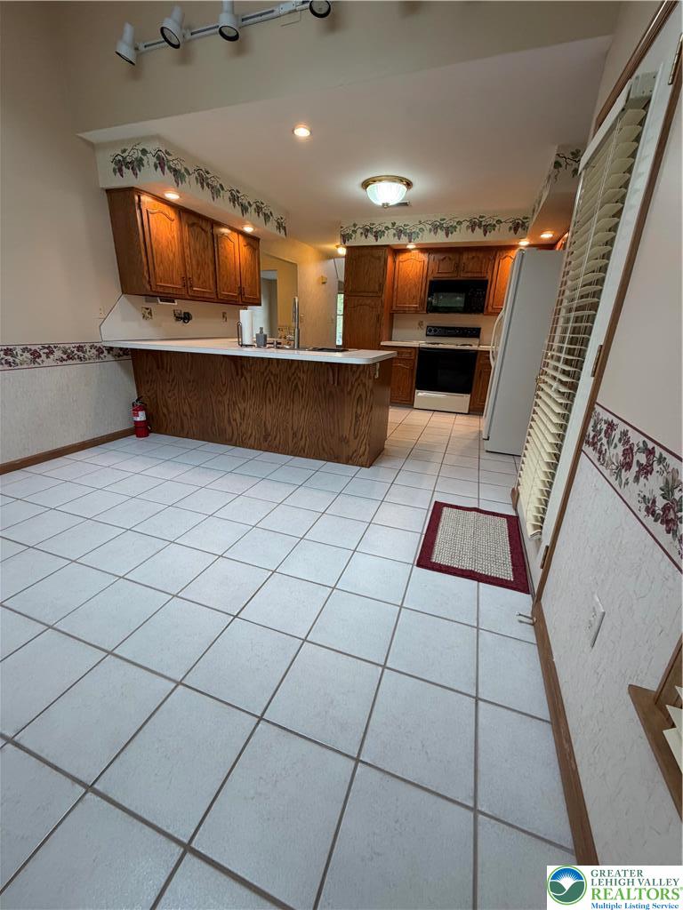 4165 Alder Road Bethlehem, PA 18020 - Photo 6 of 24