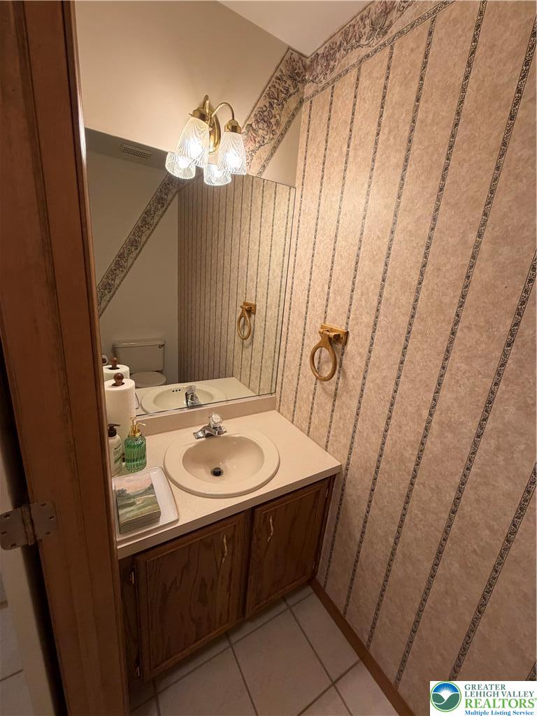 4165 Alder Road Bethlehem, PA 18020 - Photo 7 of 24