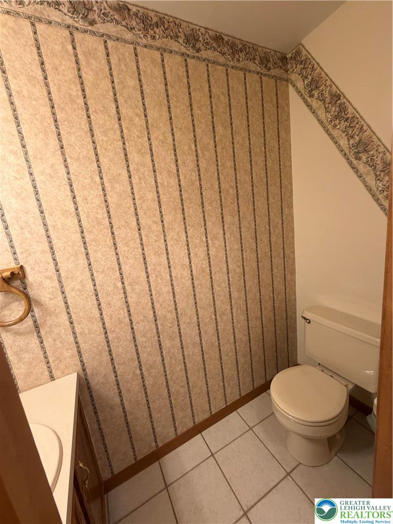 4165 Alder Road Bethlehem, PA 18020 - Photo 8 of 24