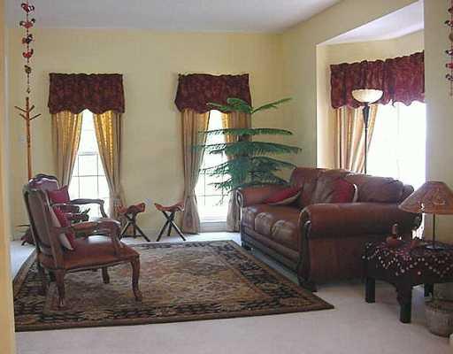 105 Brave Run Road Canonsburg, PA 15317 - Photo 2 of 8 Living Room.