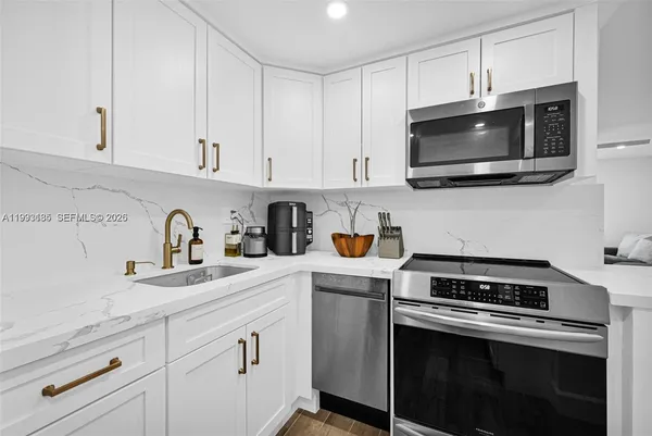 $2,550 | 8609 Southwest 68th Court, Unit 24, Pinecrest, FL 33156