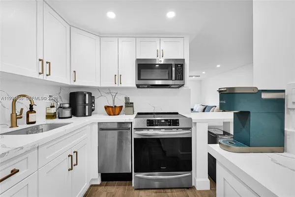 $2,550 | 8609 Southwest 68th Court, Unit 24, Pinecrest, FL 33156