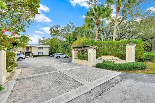 $2,550 | 8609 Southwest 68th Court, Unit 24, Pinecrest, FL 33156