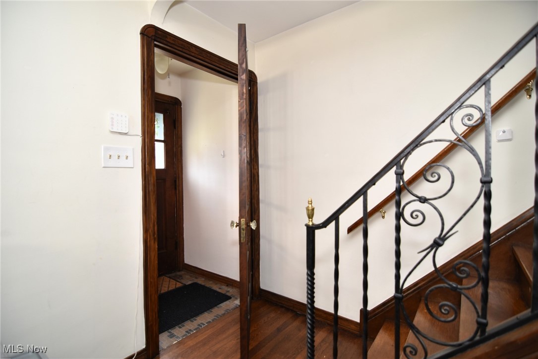 840 Beverly Road Cleveland Heights, OH 44121 - Photo 3 of 39