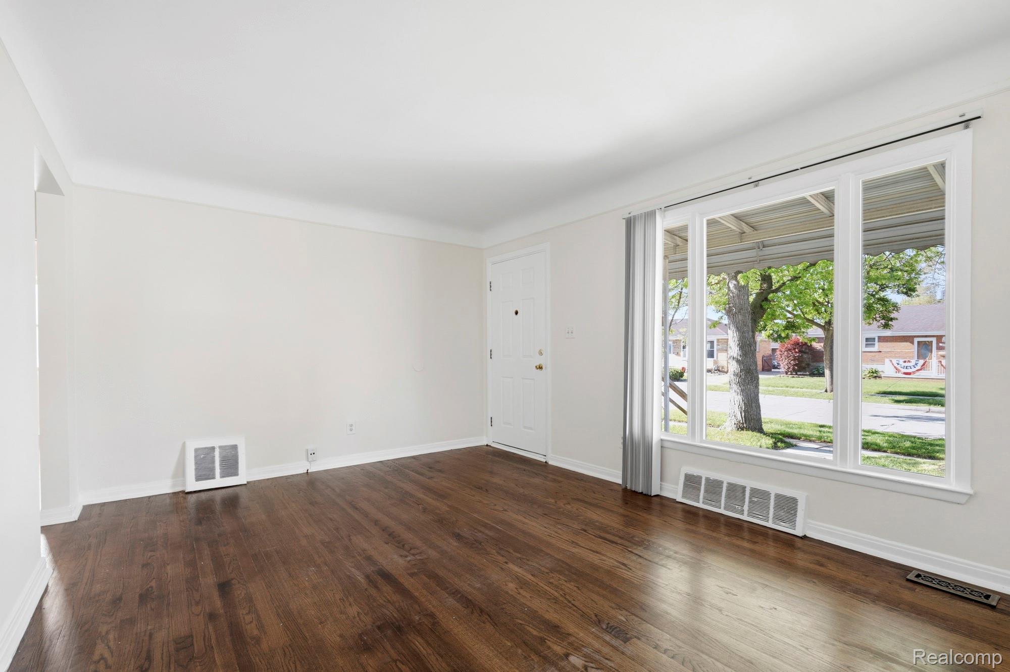 970 Champaign Road Lincoln Park, MI 48146 - Photo 13 of 28 metro shores media_003.jpg