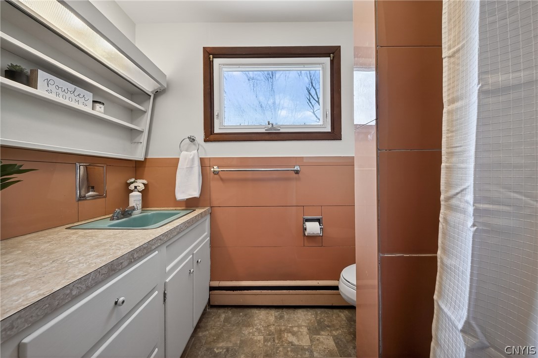 226 Ridgecrest Road De Witt, NY 13214 - Photo 32 of 49 Third level full bathroom