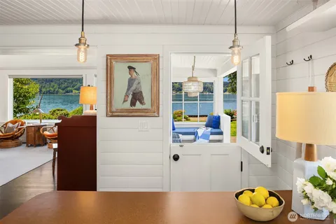 $1,650,000 | 10050 Southwest Dock Street, Vashon, WA 98070