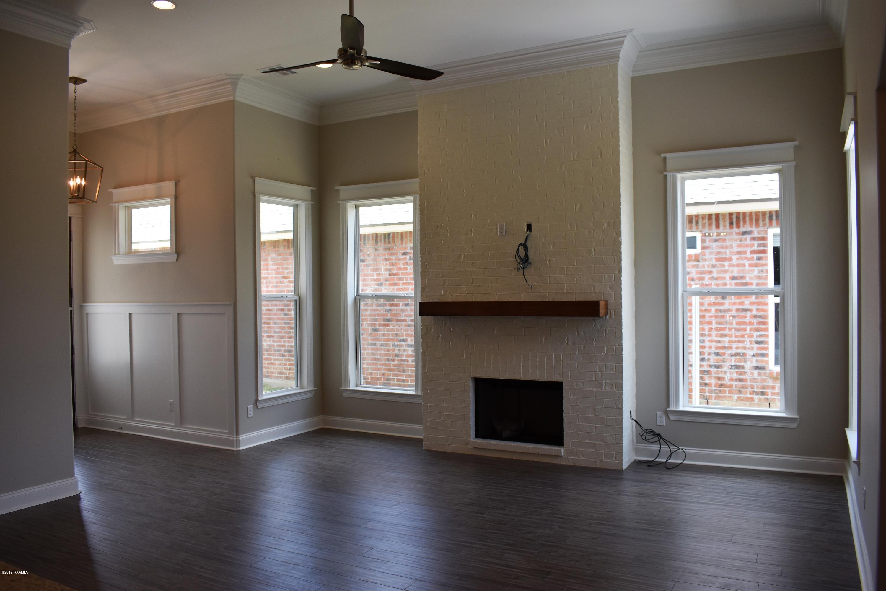 237 Whispering Meadows Road Broussard, LA 70518 - Photo 4 of 27 Gallery Image 4
