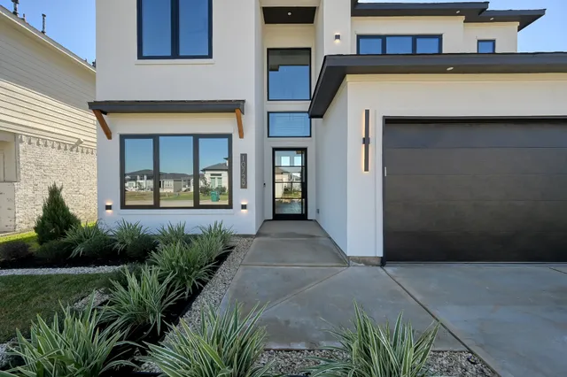 $824,999 | 10729 South Lake Mist Lane, Willis, TX 77318