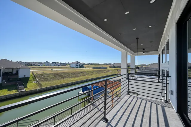 $824,999 | 10729 South Lake Mist Lane, Willis, TX 77318