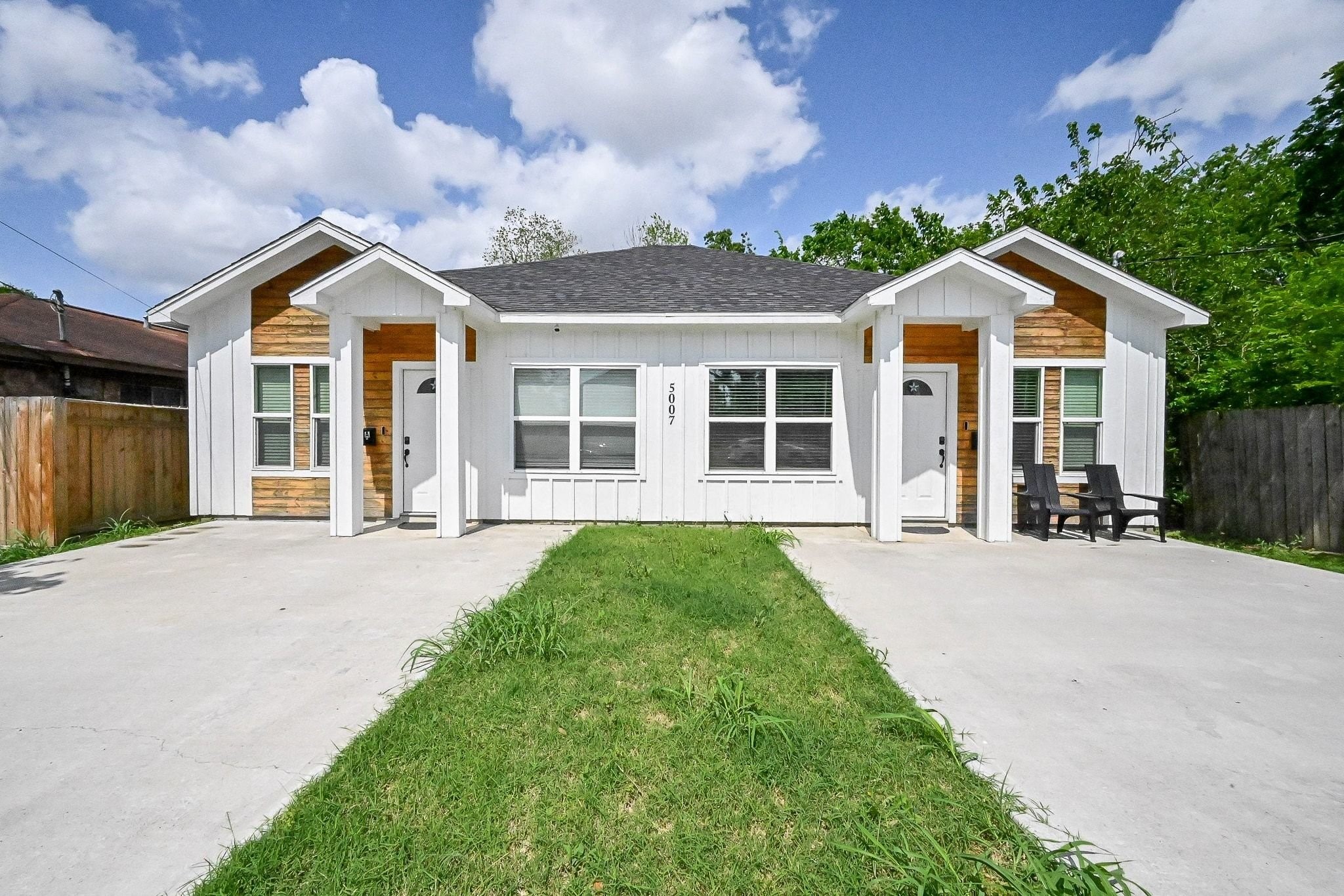 5007 Briscoe Street, Unit A Houston, TX 77033 - Photo 1 of 16 Modern Front Exterior