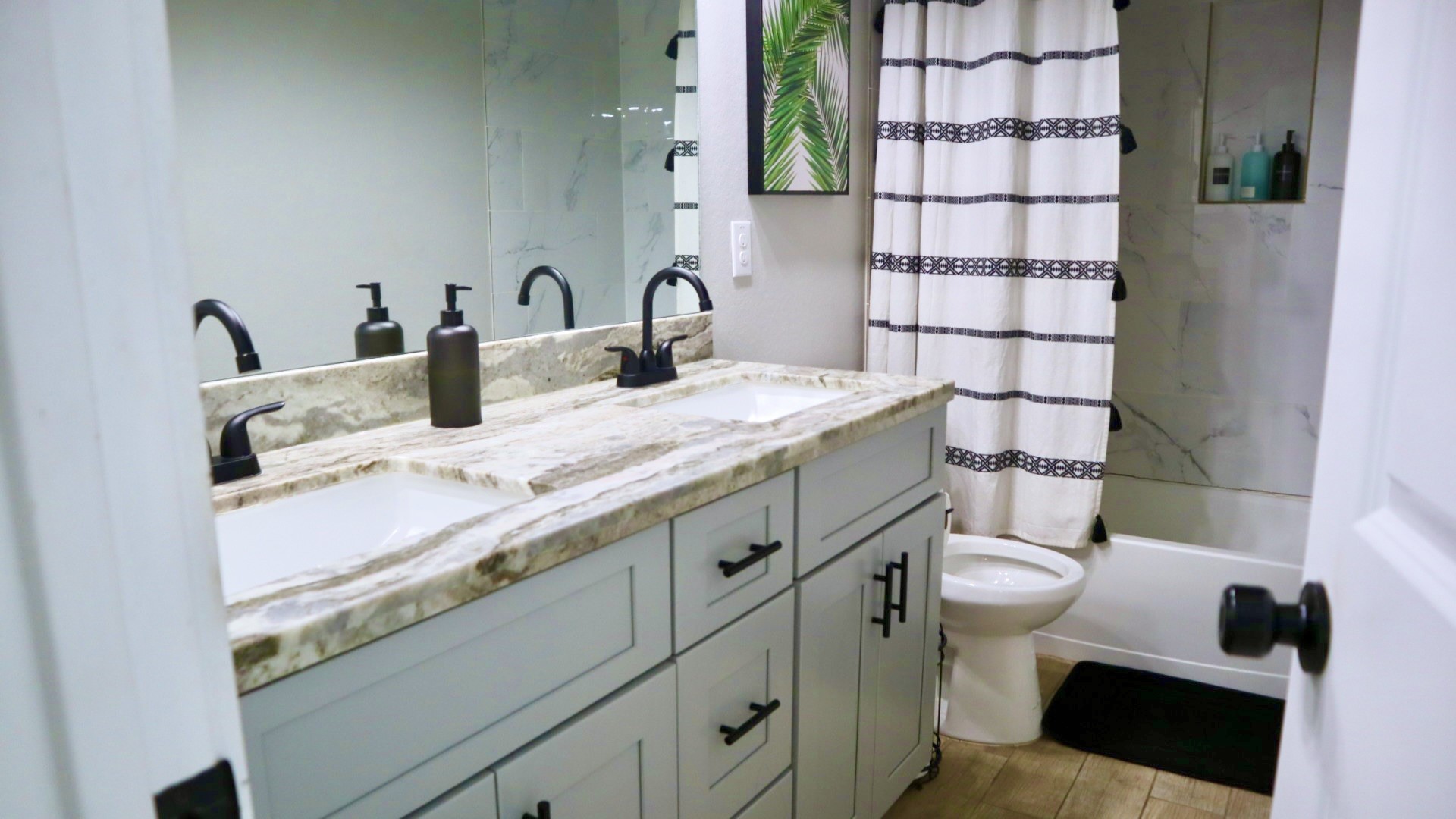 5007 Briscoe Street, Unit A Houston, TX 77033 - Photo 10 of 16 Primary Bathroom with Double Vanities
