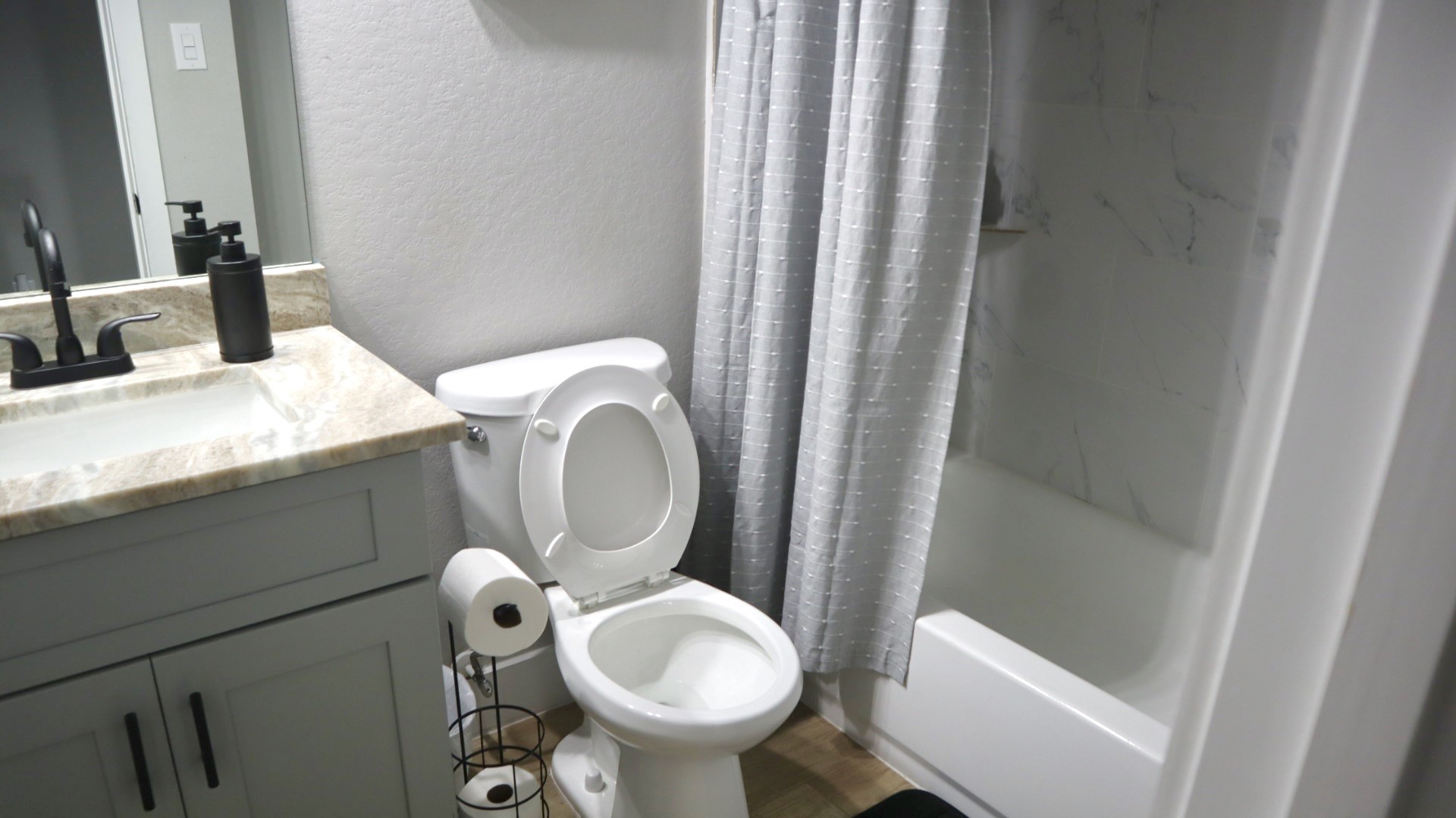5007 Briscoe Street, Unit A Houston, TX 77033 - Photo 13 of 16 Secondary Bathroom
