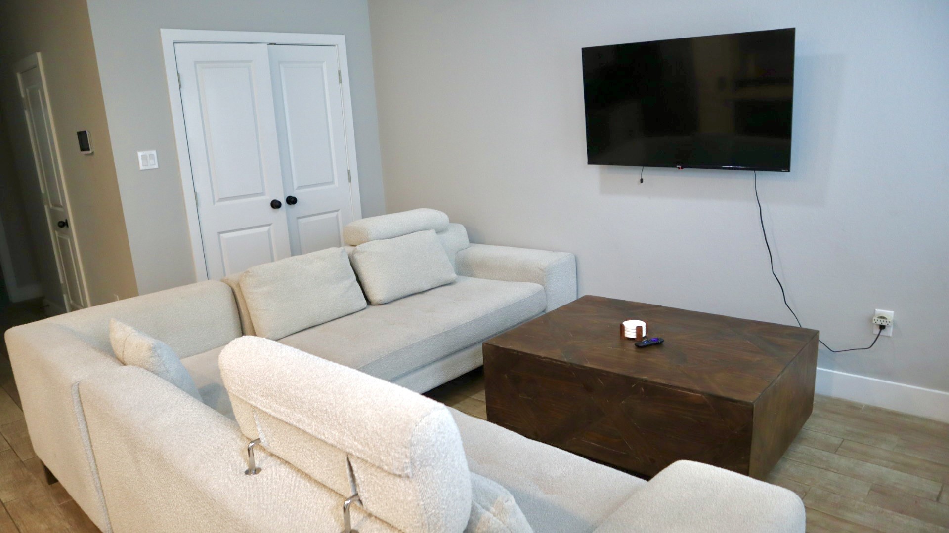 5007 Briscoe Street, Unit A Houston, TX 77033 - Photo 8 of 16 Living Room