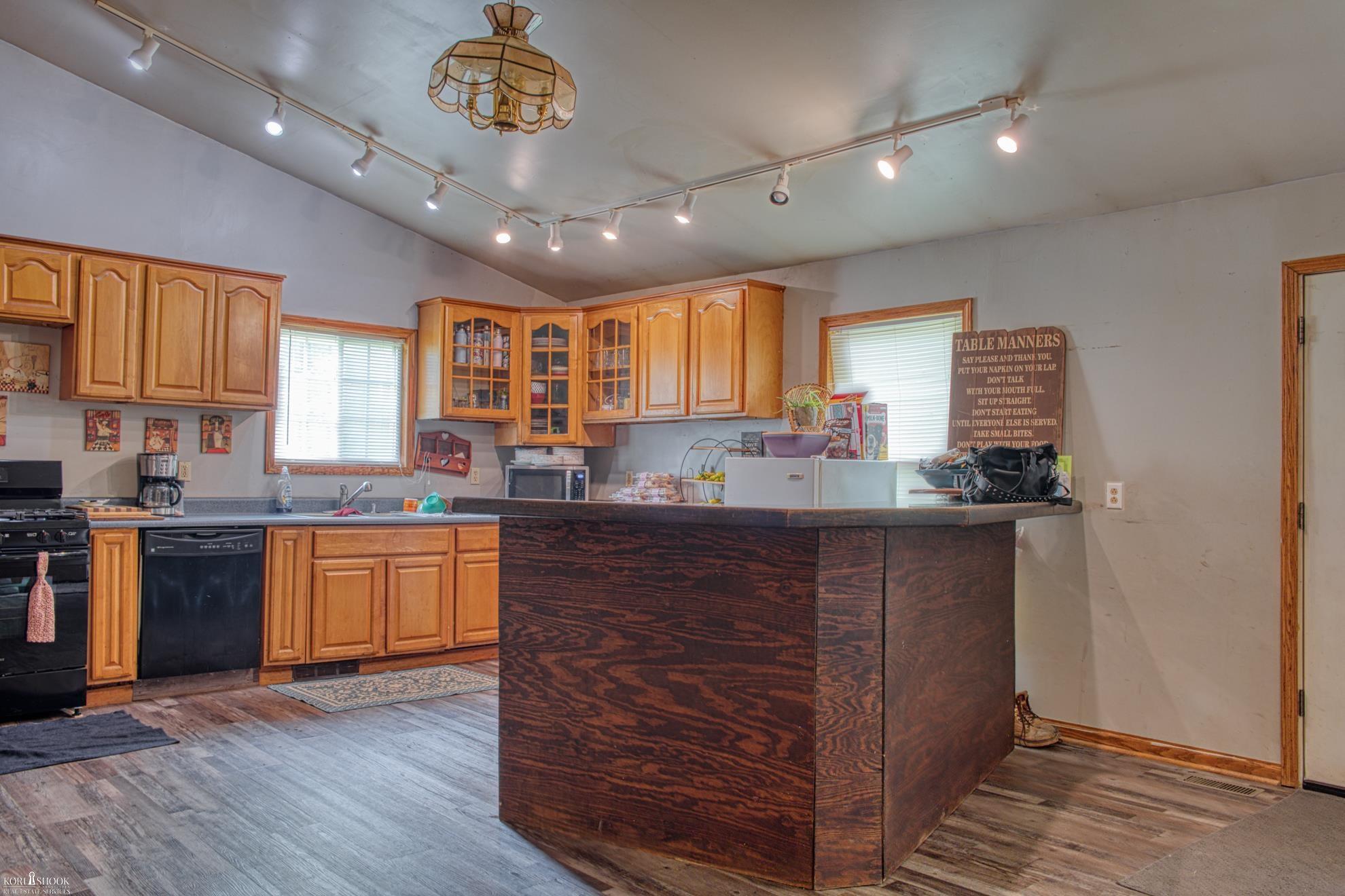 2105 South Delaney Road Owosso, MI 48867 - Photo 2 of 28 50149878-de498260-666b-466d-b0d9-96a40b59e654.JPG