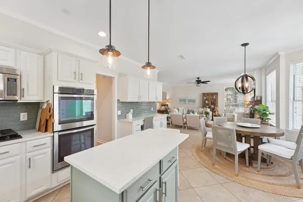 $680,000 | 74 West Summer Storm Circle, The Woodlands, TX 77381