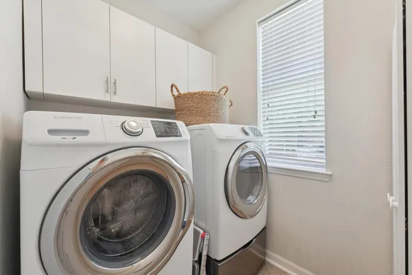 $680,000 | 74 West Summer Storm Circle, The Woodlands, TX 77381