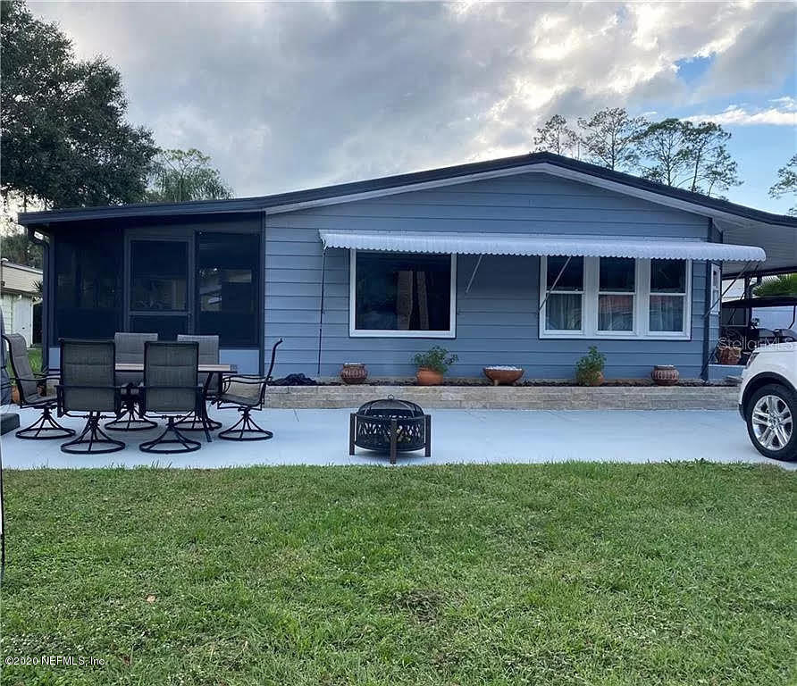 133 Bayou Drive Satsuma, FL 32189 - Photo 2 of 30 a house view with outdoor seating space and garden