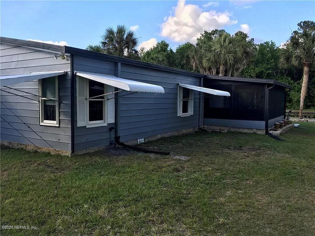 133 Bayou Drive Satsuma, FL 32189 - Photo 26 of 30 a backyard of a house with lots of green space