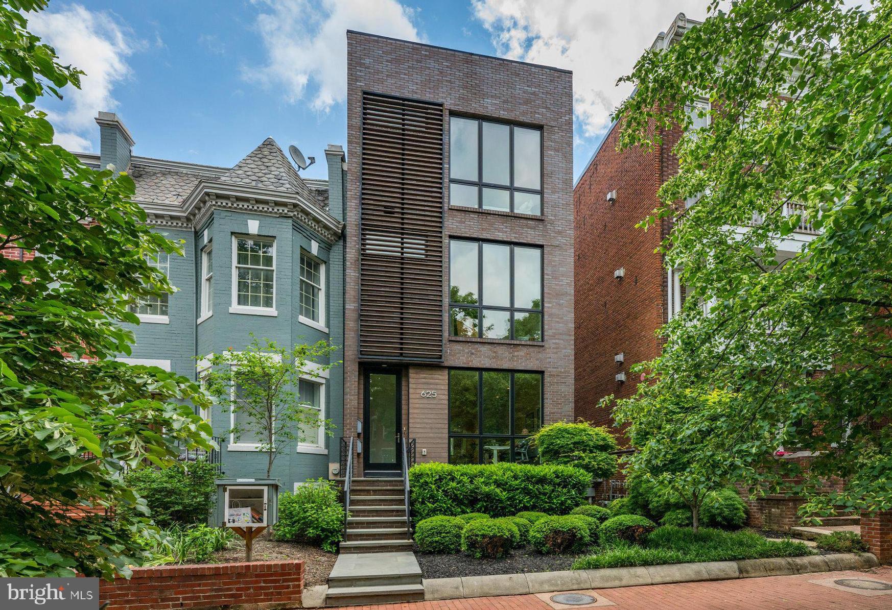 Welcome to 625 5th St NE #1